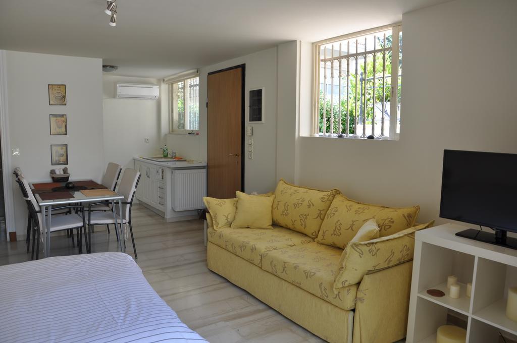 Cosy Studio With Garden / Individual Apartment Athen Eksteriør billede