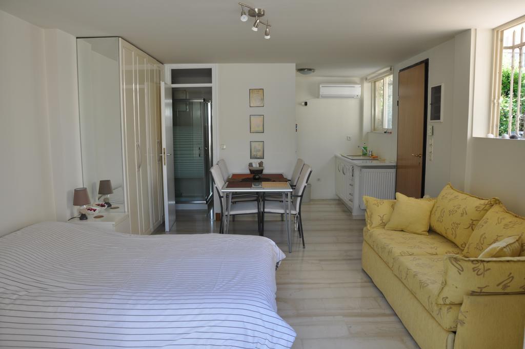 Cosy Studio With Garden / Individual Apartment Athen Eksteriør billede